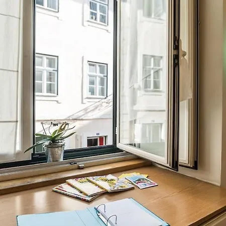Apartamento No Coracao Do Chiado, Rua Garrett * Lisbon